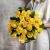 Букет из 25 лимонных роз с рускусом (40 см) в Кашире Букет из 25 лимонных роз с рускусом (40 см) в Кашире