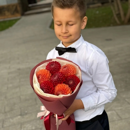 Букет из 7 сезонных георгин в Кашире