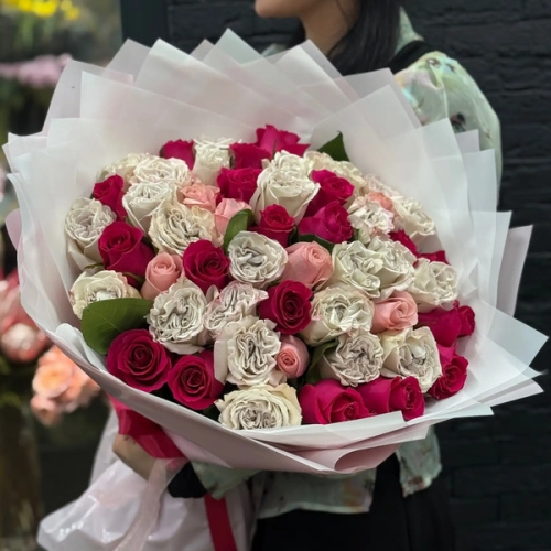 Микс из 51 Эквадорской розы "Малиновый лед" в Кашире