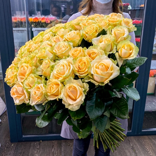 75 роз Аваланж (70 см) в Кашире