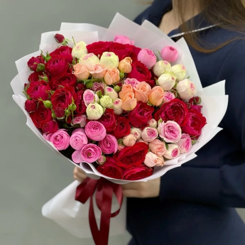 Букет из 15 разноцветных веток кустовых роз в Кашире
