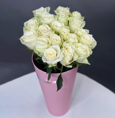 19 белых роз Кения в конусе в Кашире